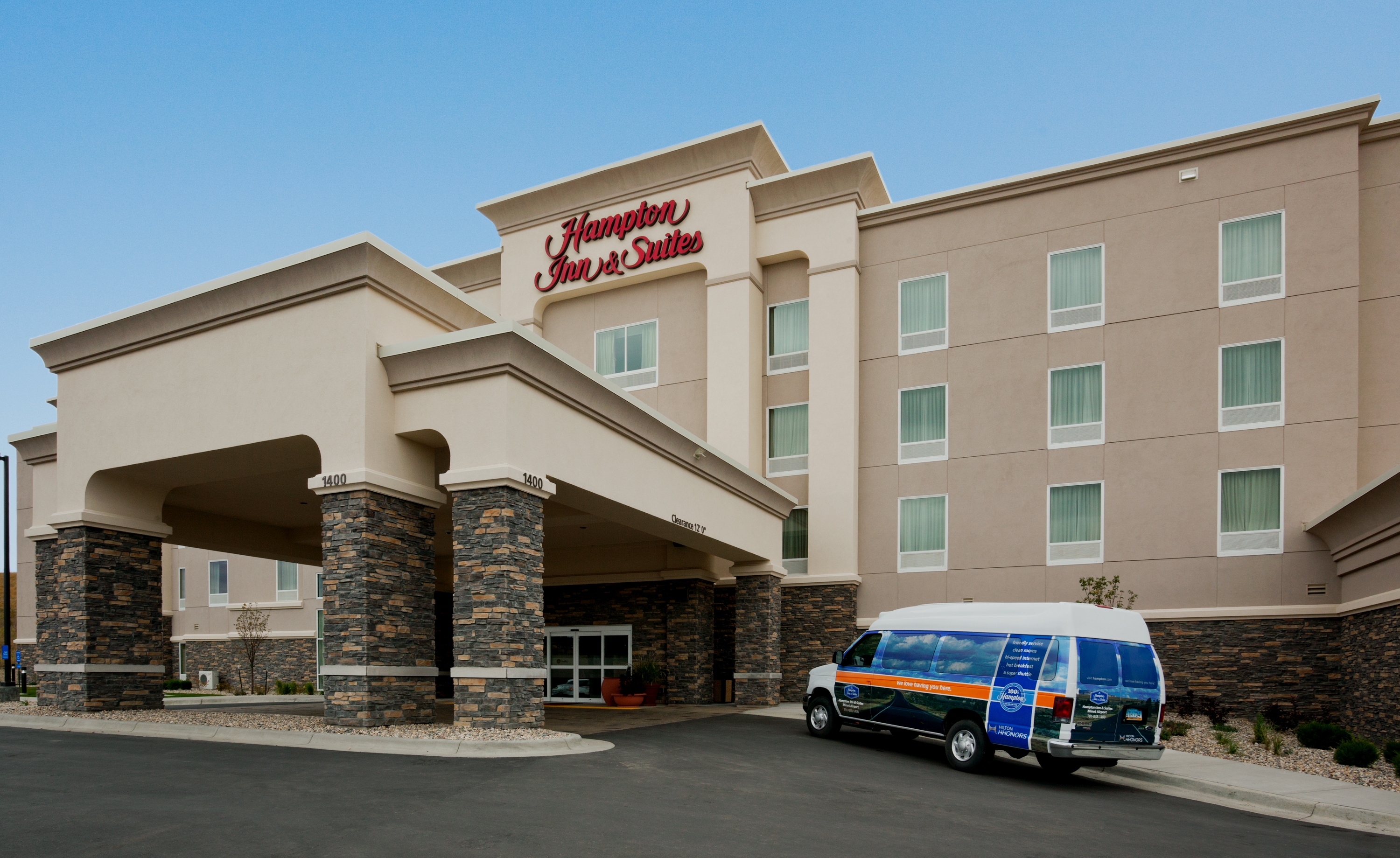 Hotel Exterior With Bus Shuttle