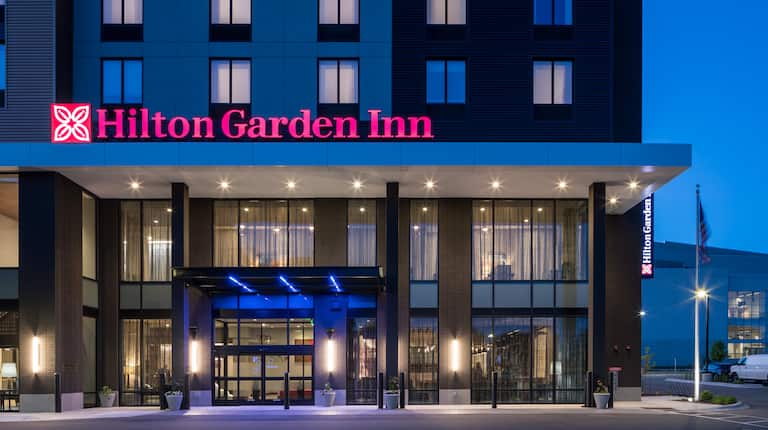 Hilton Garden Inn Hotel Entrance at Night