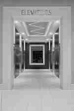 로비 엘리베이터 공간