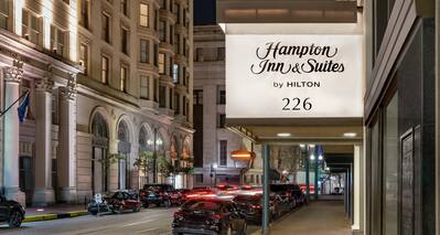 Welcoming Hampton Inn hotel exterior in stunning city.