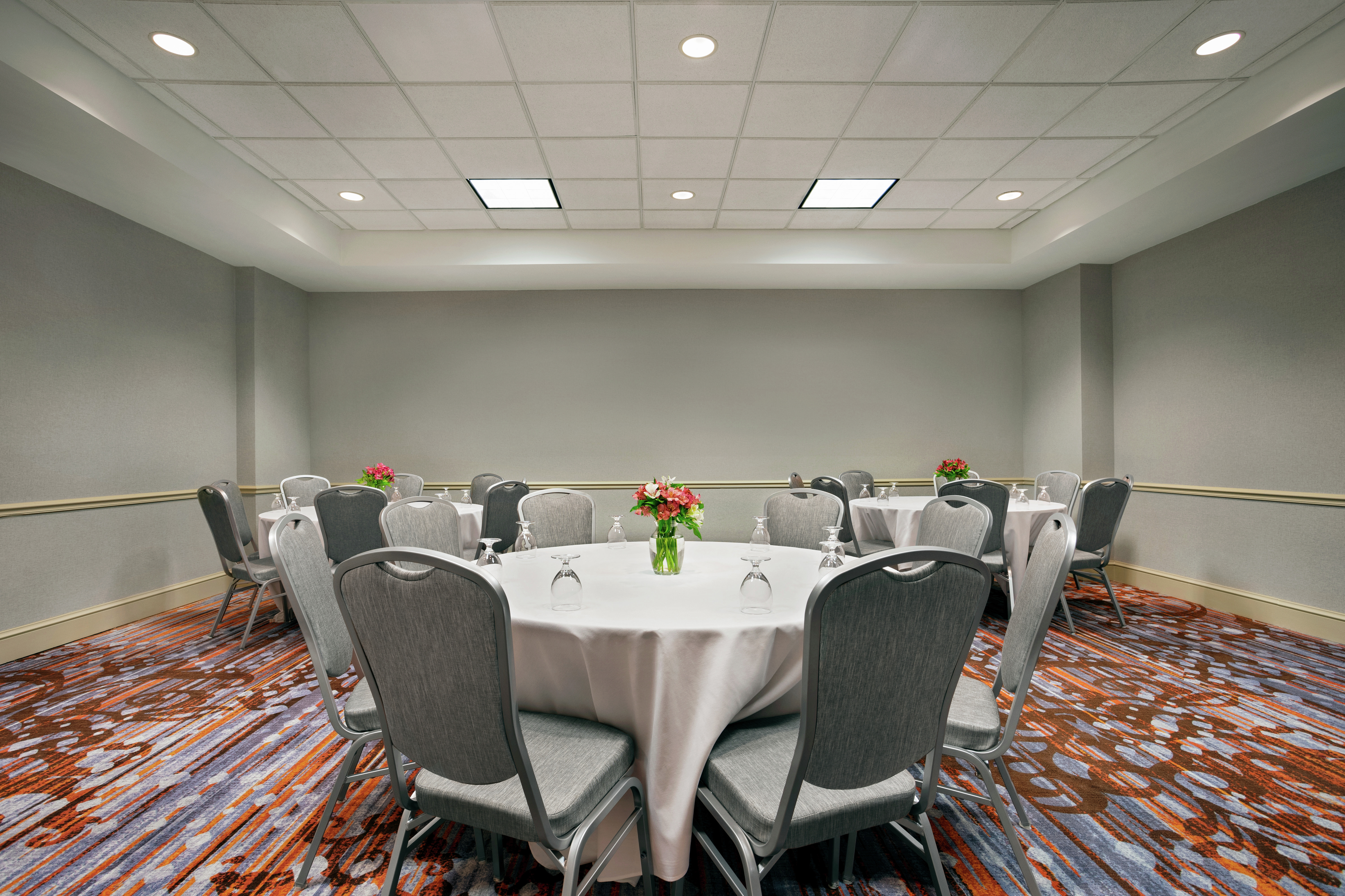 St. Charles Meeting Room with Round Banquet Tables