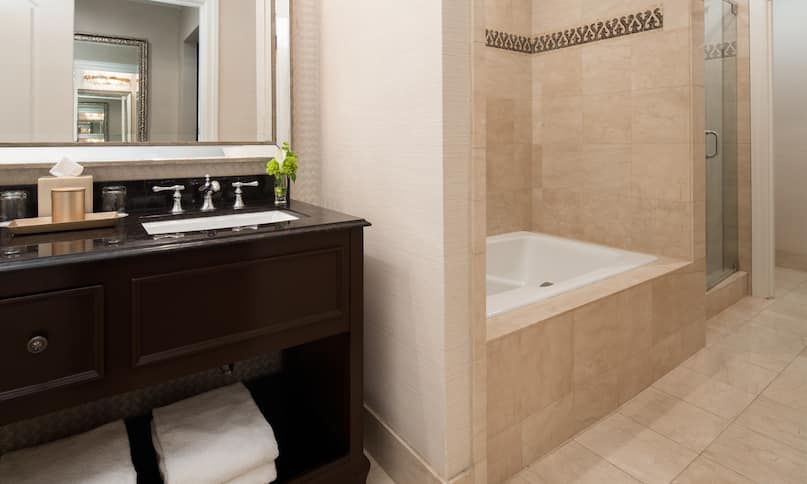 Suite Bathroom With Tub-previous-transition