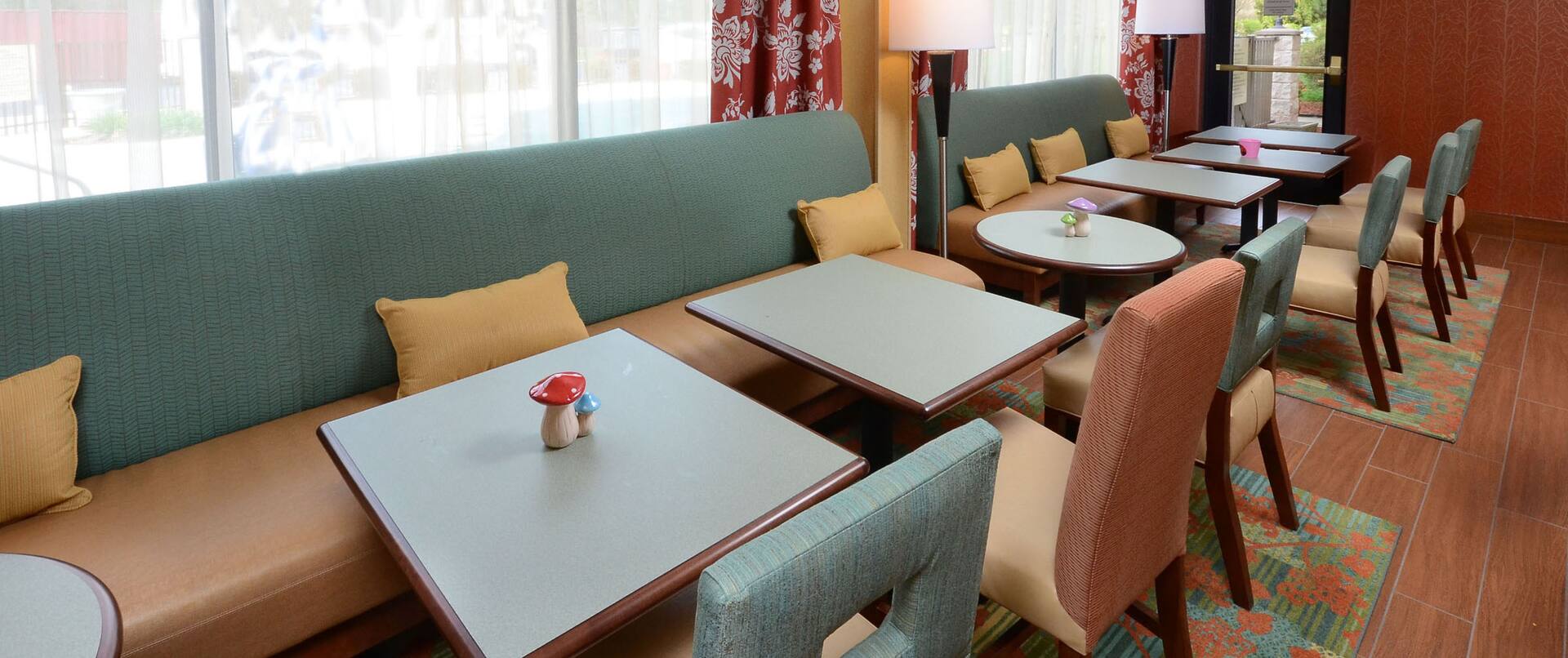 Breakfast Seating Area