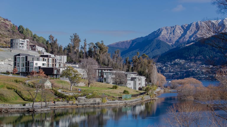 DoubleTree by Hilton Hotel Queenstown, New Zealand - Kawarau Village Across the Lake
