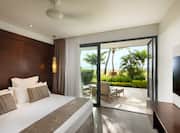 Suite with Beachfront View