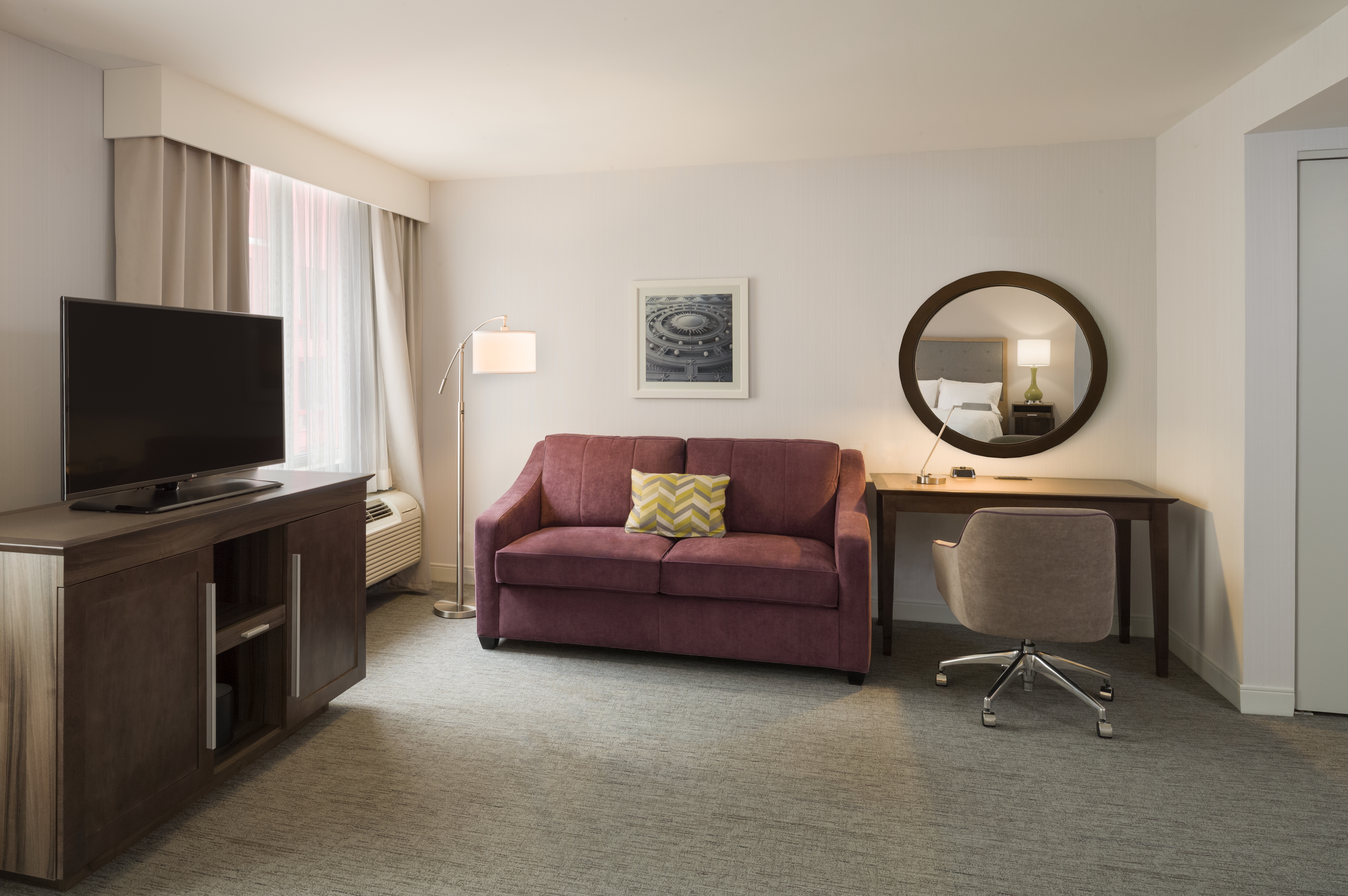 Suite attrezzata per ospiti con disabilità con un letto king size - Zona soggiorno