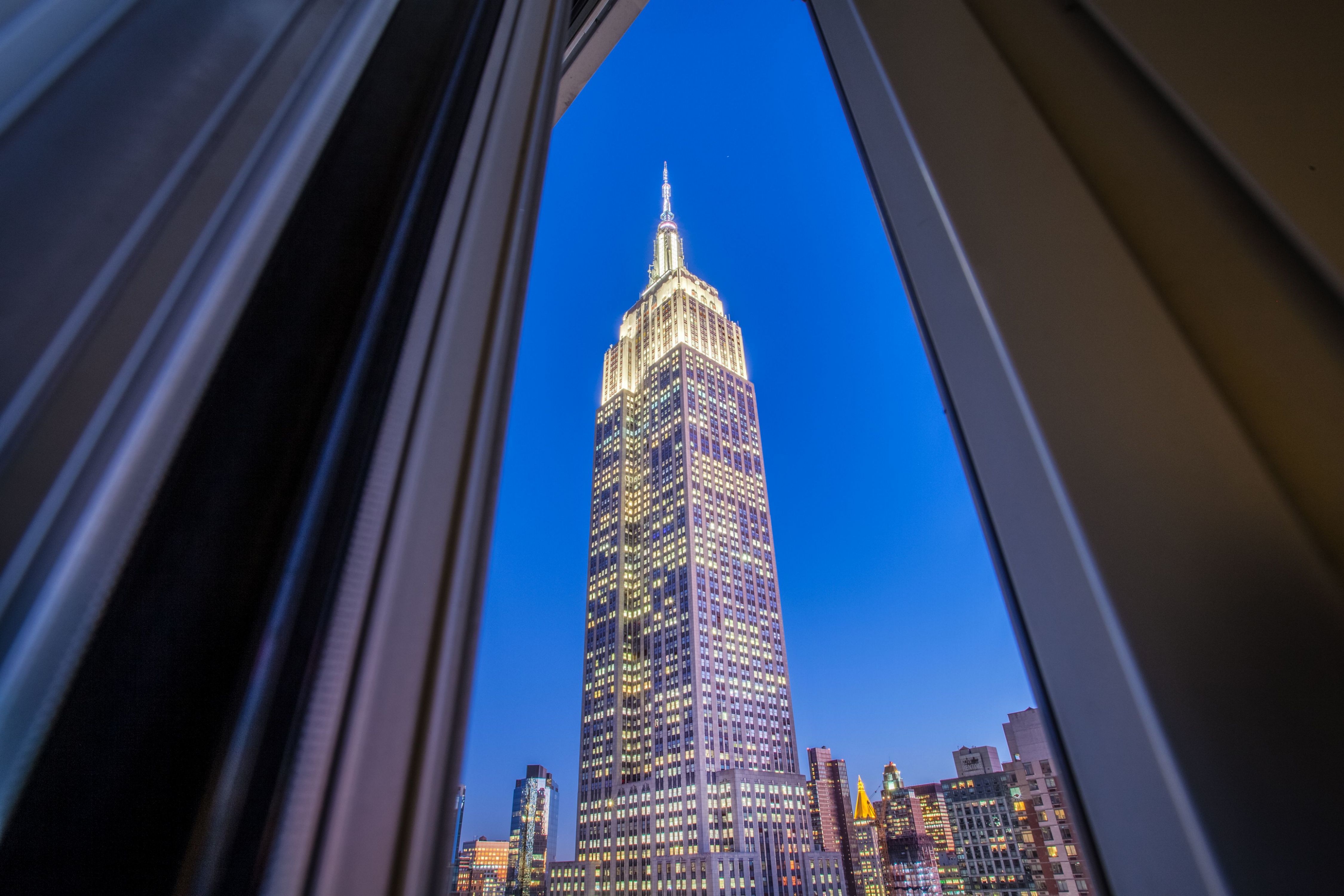 Nächtlicher Blick auf das Empire State Building aus dem Gästezimmer