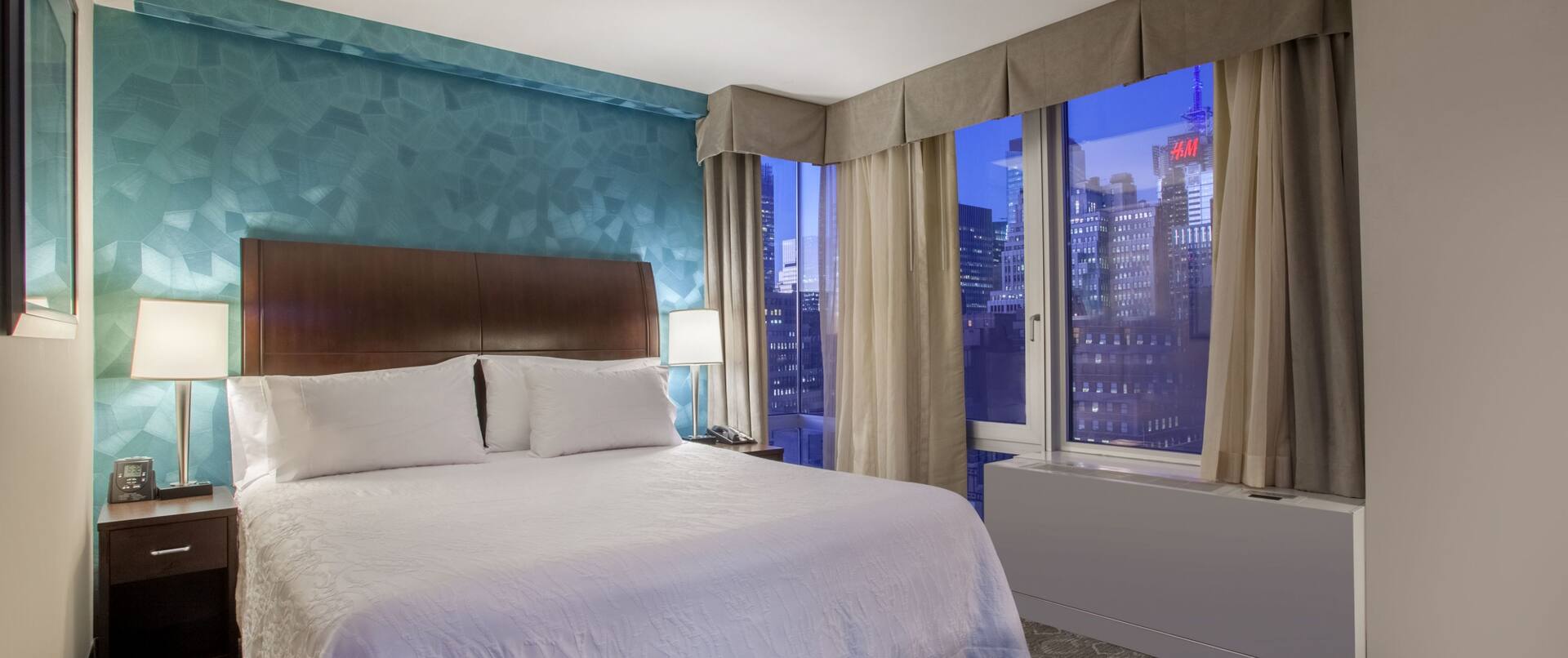 One King Bed Guestroom with City View