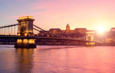 Chain bridge Budapest sunrise