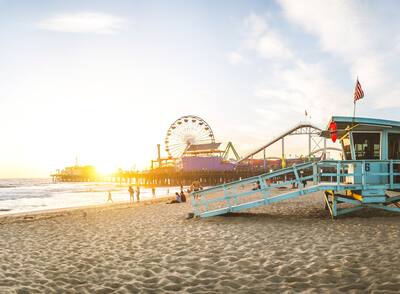 Beach in California with a Ferris wheel in the background