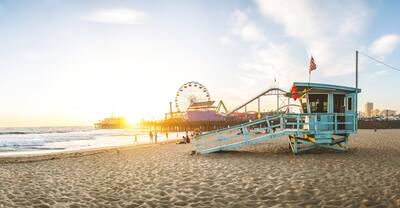 Beach in California with a Ferris wheel in the background