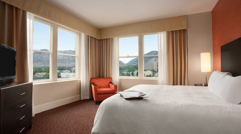 King Suite w/ Whirlpool NS