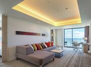 Twin Deluxe Suite, Ocean View Balcony Living Area