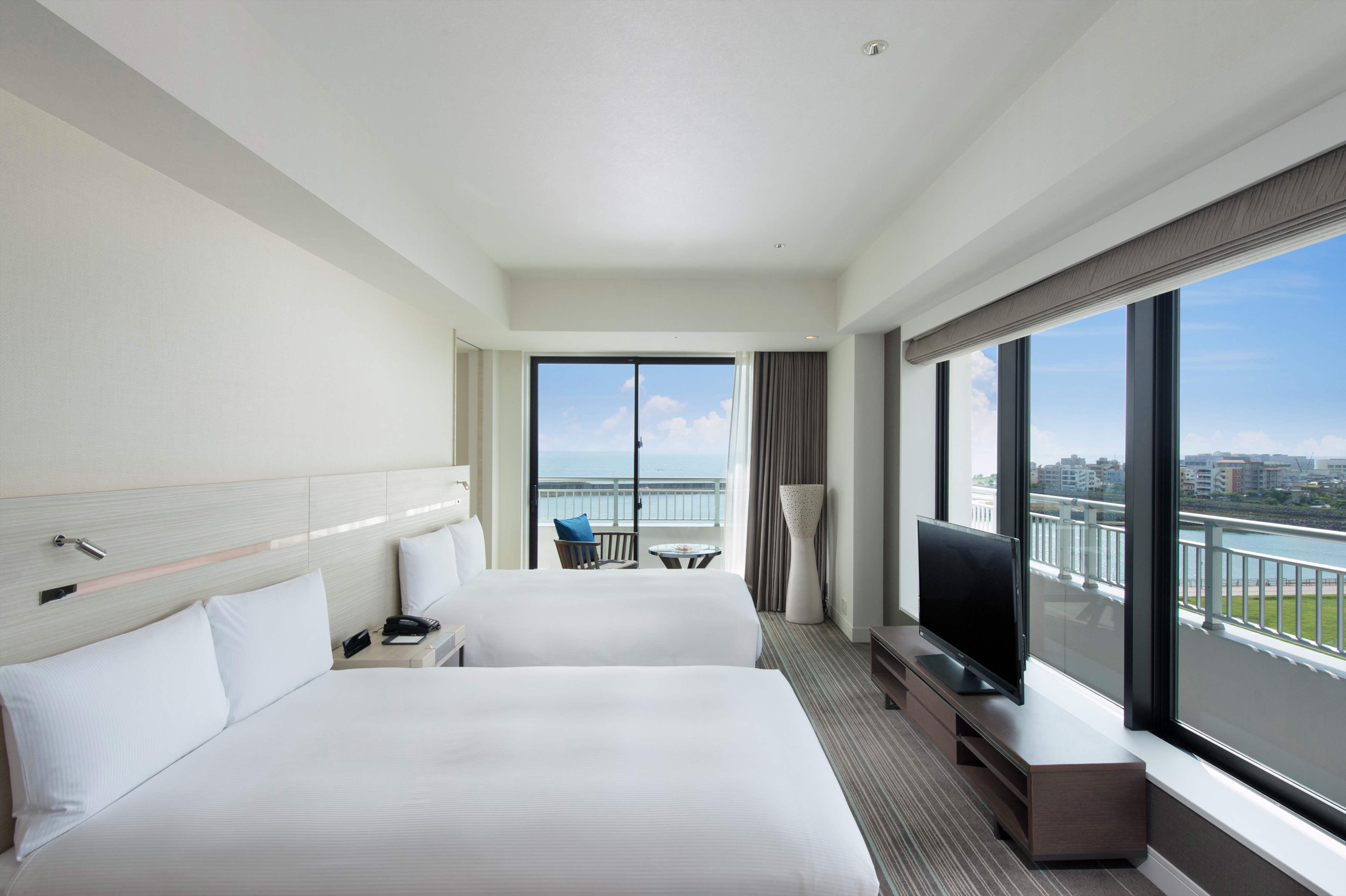 Twin Beds Deluxe Suite Ocean View, Balcony