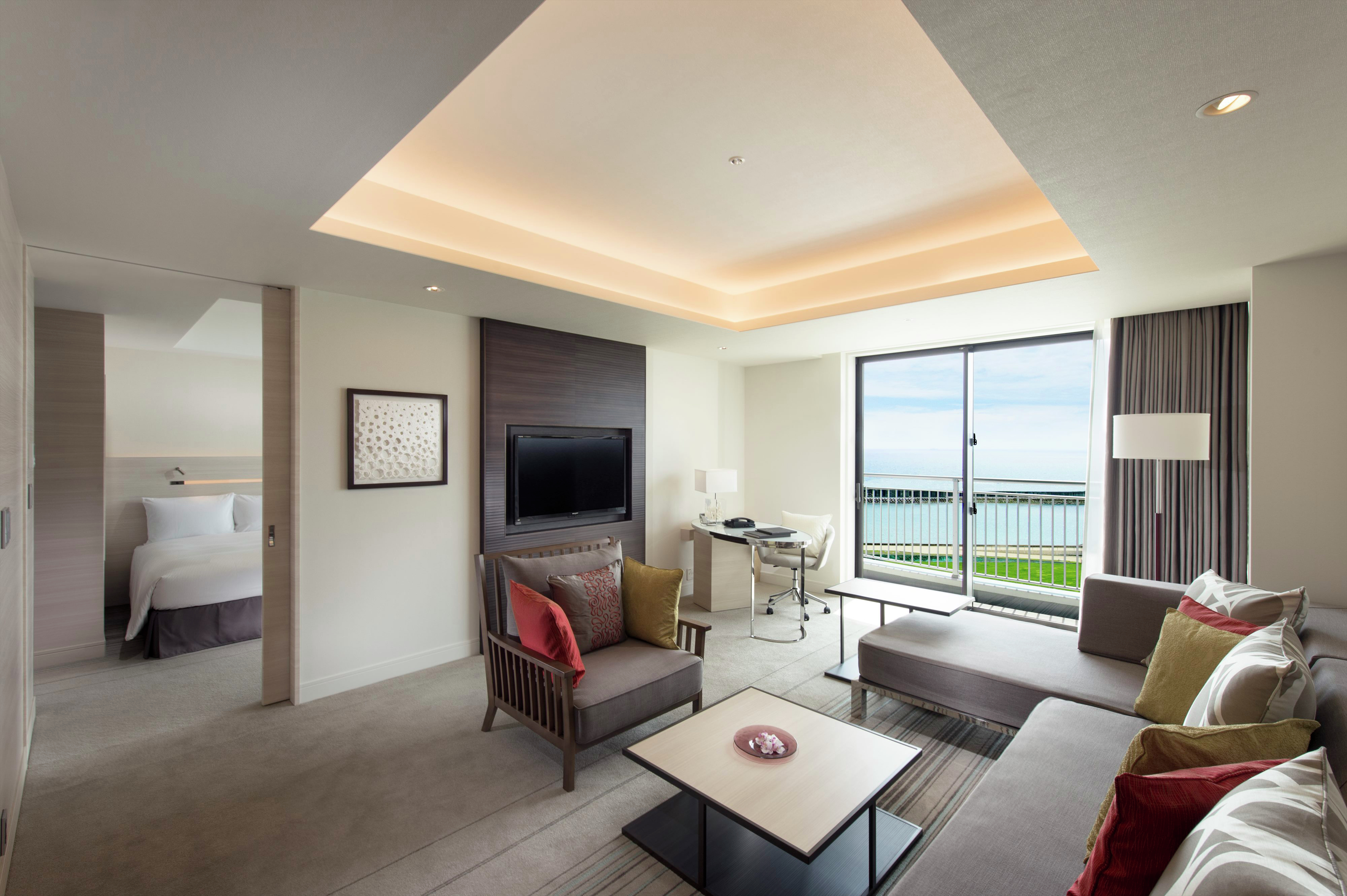 Twin Bedroom Suite Ocean View Balcony, Living Area