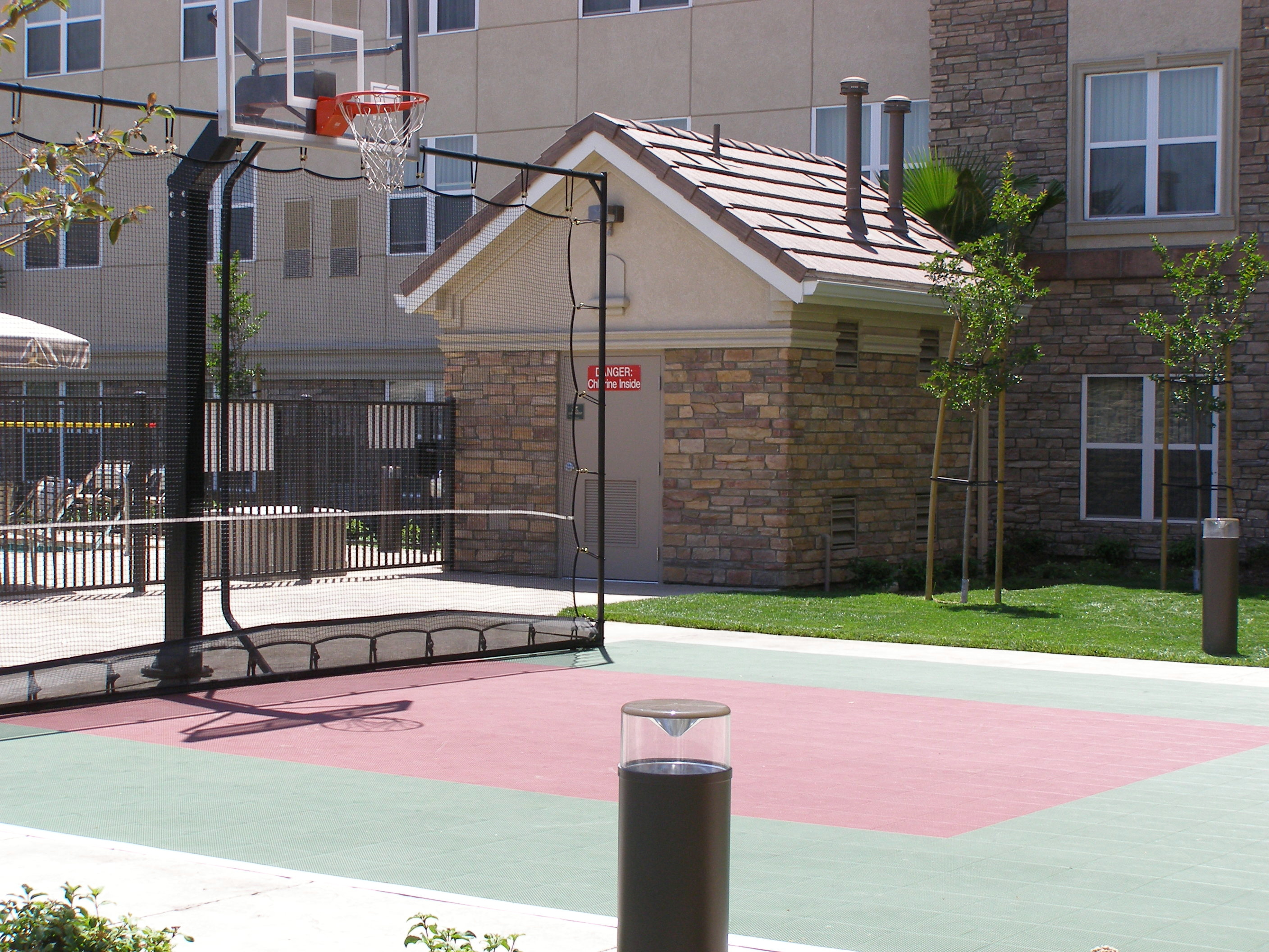 Outdoor Sport Court with Basketball Net 