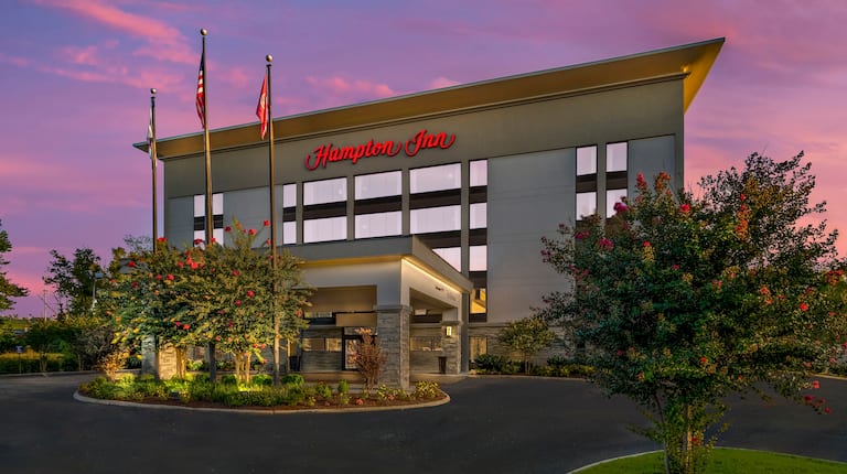 Hampton Inn Hotel Exterior in the Evening