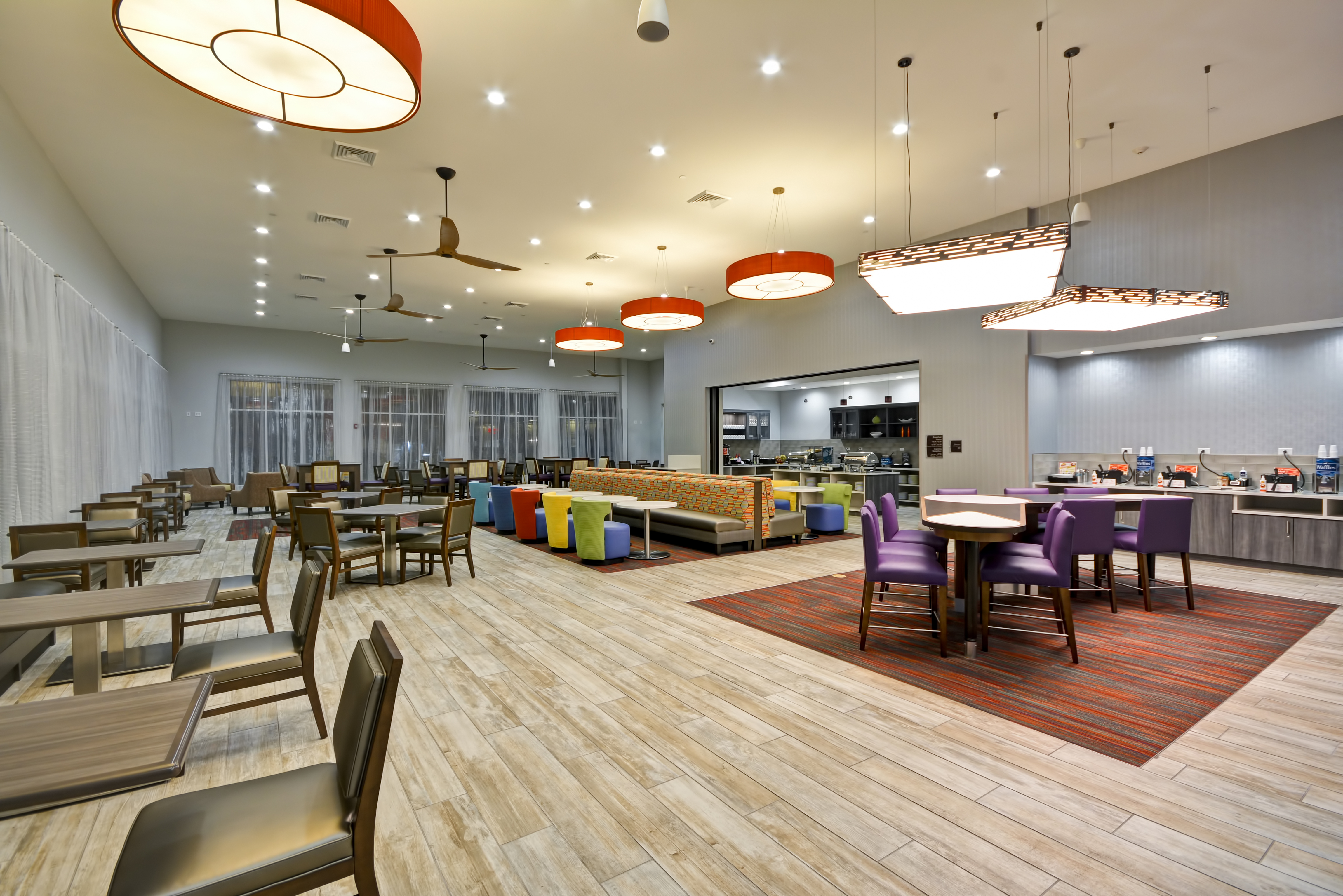 Homewood Suites by Hilton Orlando Theme Parks - Breakfast Dining Area Tables