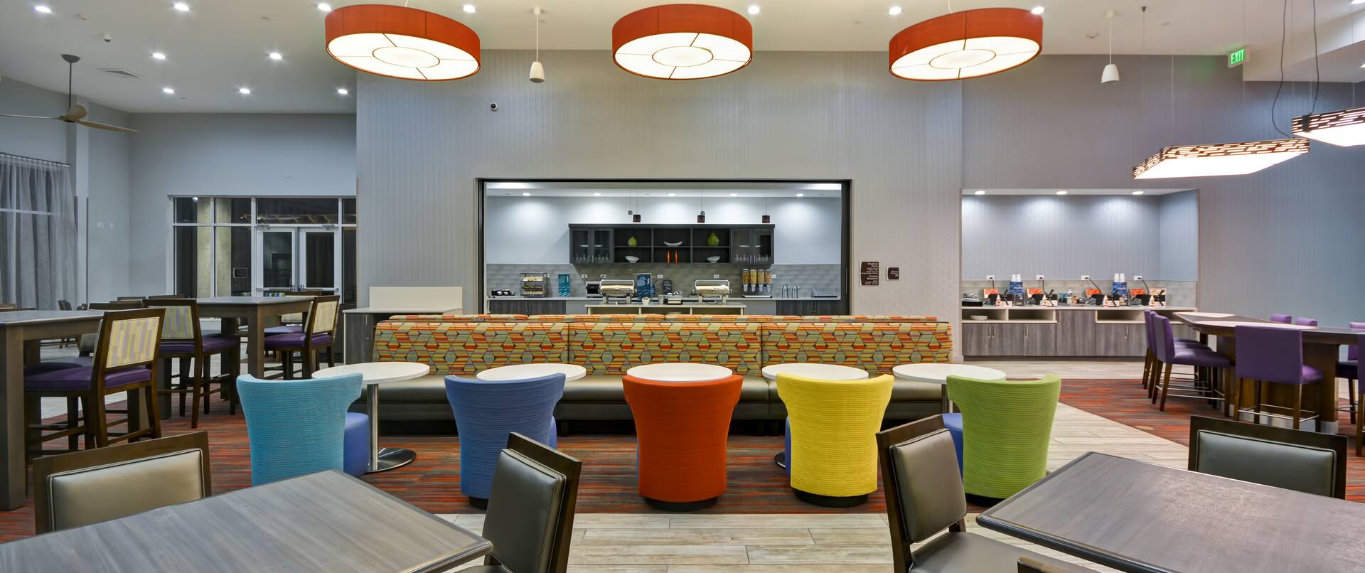 Homewood Suites by Hilton Orlando Theme Parks - Breakfast Seating Area