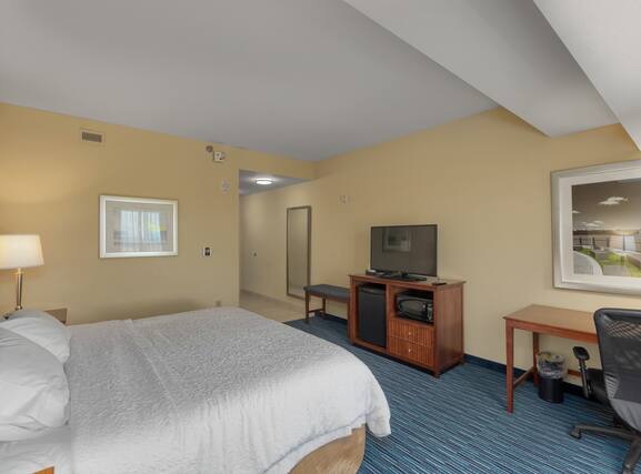 Hampton Inn and Suites Downtown Owensboro/Waterfront - Image3