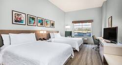Double Queen Guest Room with Lake View