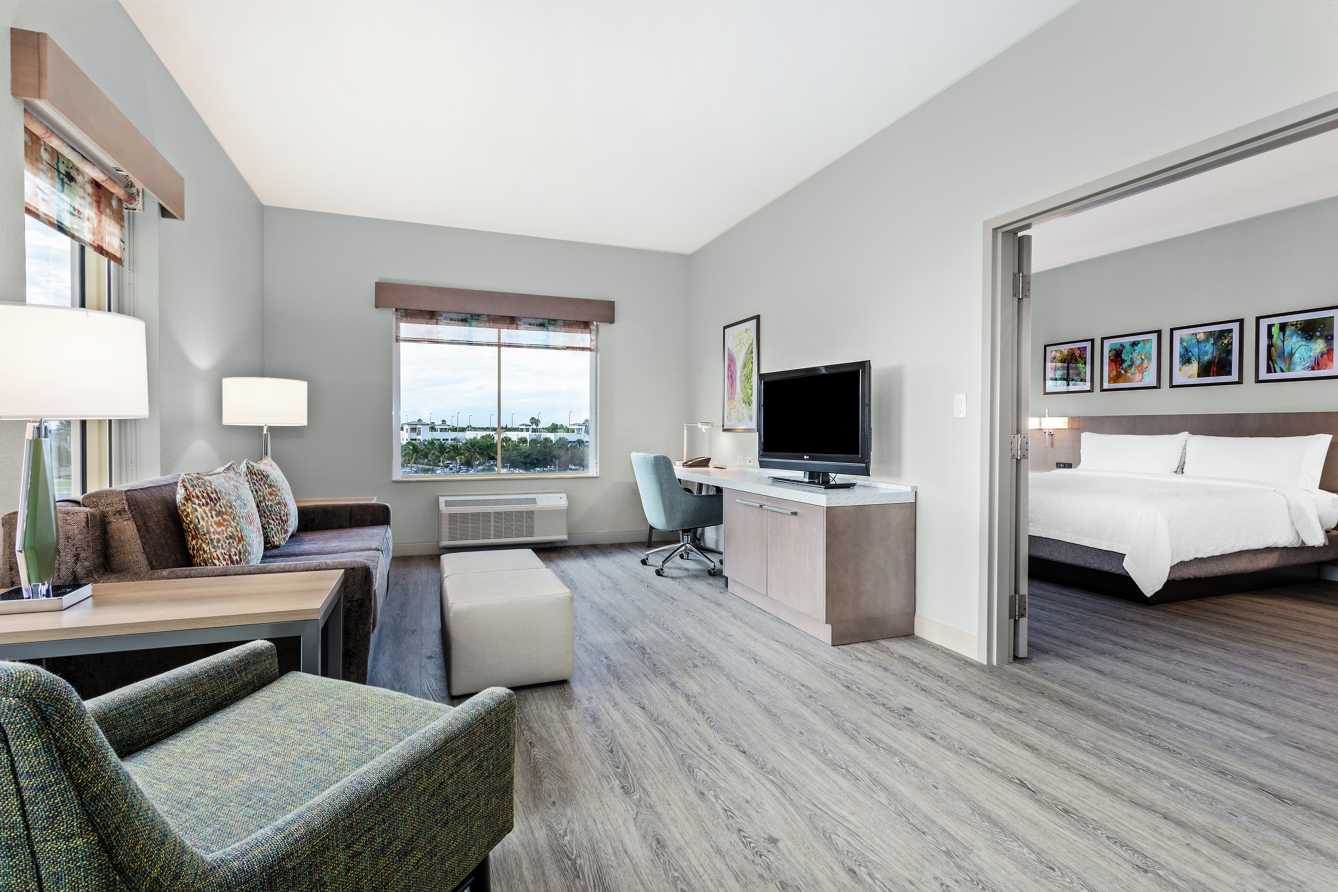 King Junior Suite Guestroom with Lounge Area, Outside View, Work Desk, Room Technology, and Bed