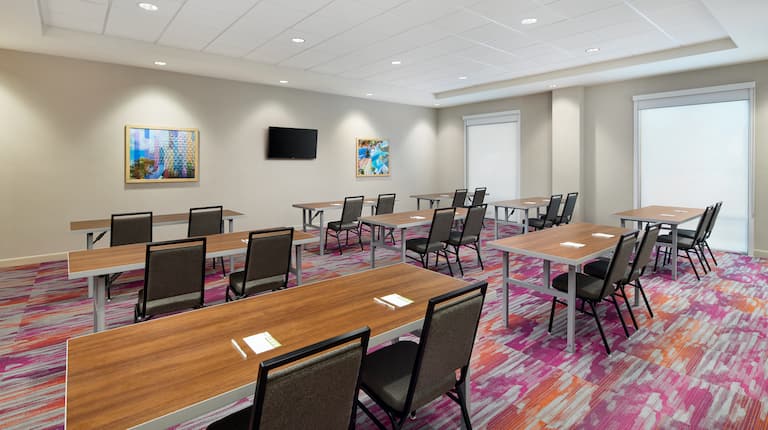 Meeting room with multiple set ups