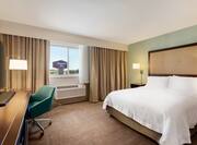Hampton Inn Portland/Clackamas Hotel, OR - Guest Room with One Queen Bed, Work Desk and TV