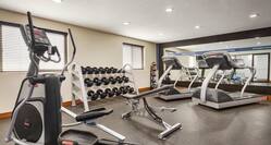 Hampton Inn Portland/Clackamas Hotel, OR - Fitness Center Weights and Machines