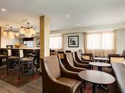 Hampton Inn Portland/Clackamas Hotel, OR - Lobby Seating for Liesure or Dining
