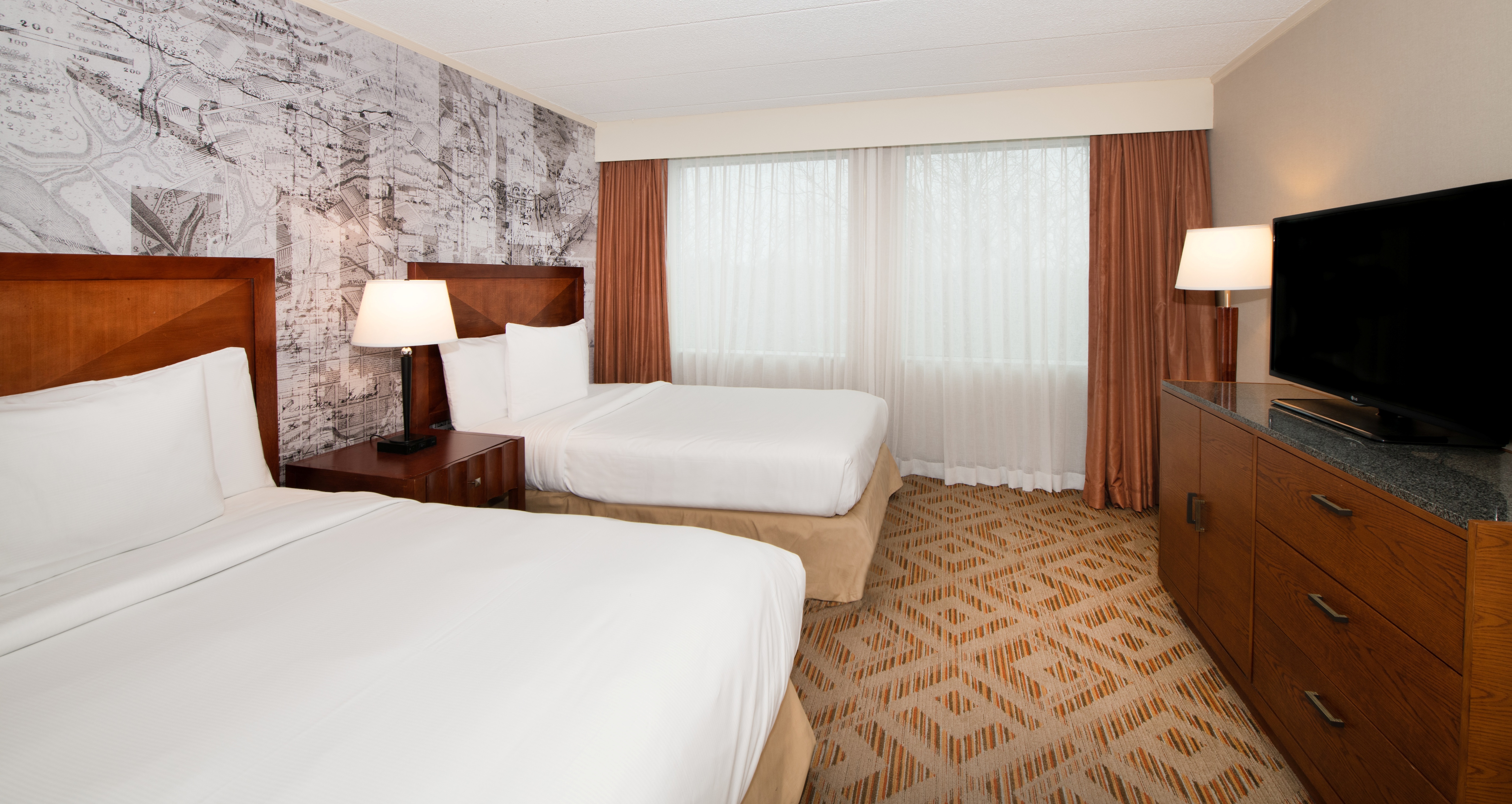 Ideal for groups traveling together, our rooms with two double-size beds make travel easy.