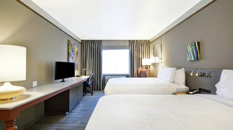 2 Queen Beds Guestroom