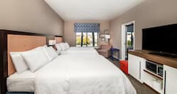 Queen Guestroom Suite with Two Beds, Outside View, Room Technology, and Lounge Area
