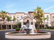 Hilton Garden Inn Phoenix/Avondale Hotel Exterior and Water Fountain