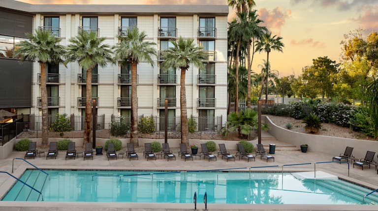 Embassy Suites by Hilton Phoenix Biltmore hotel exterior and outdoor pool