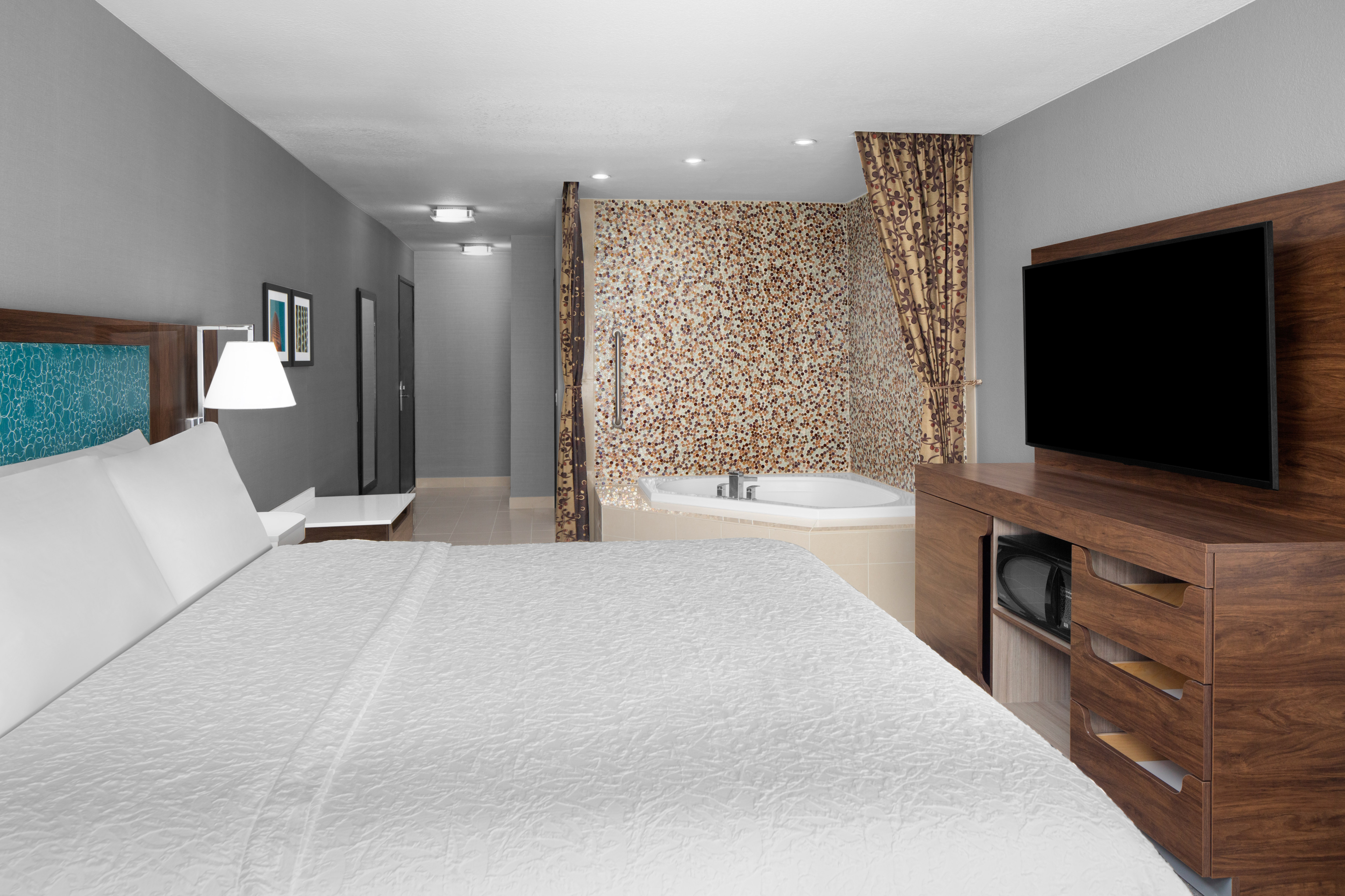 King Studio Suite With Whirlpool