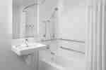 Camera attrezzata per ospiti con disabilità - Vasca da bagno