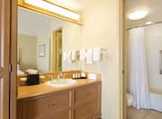 Double Suite - Bathroom with Accessible Shower and Tub