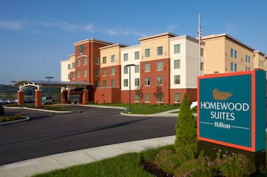 Front hotel exterior and signage