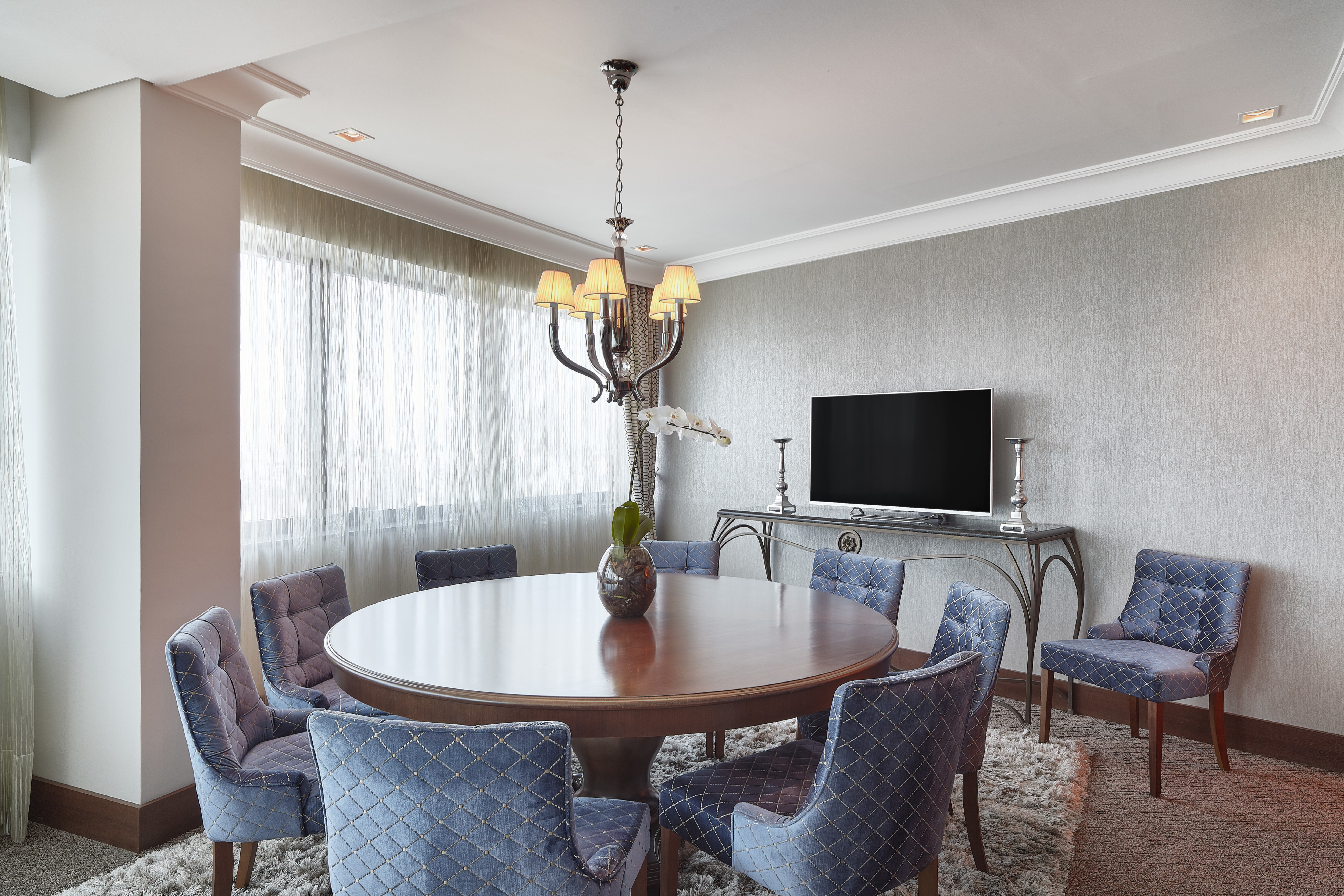 Presidential Suite With Dining Table