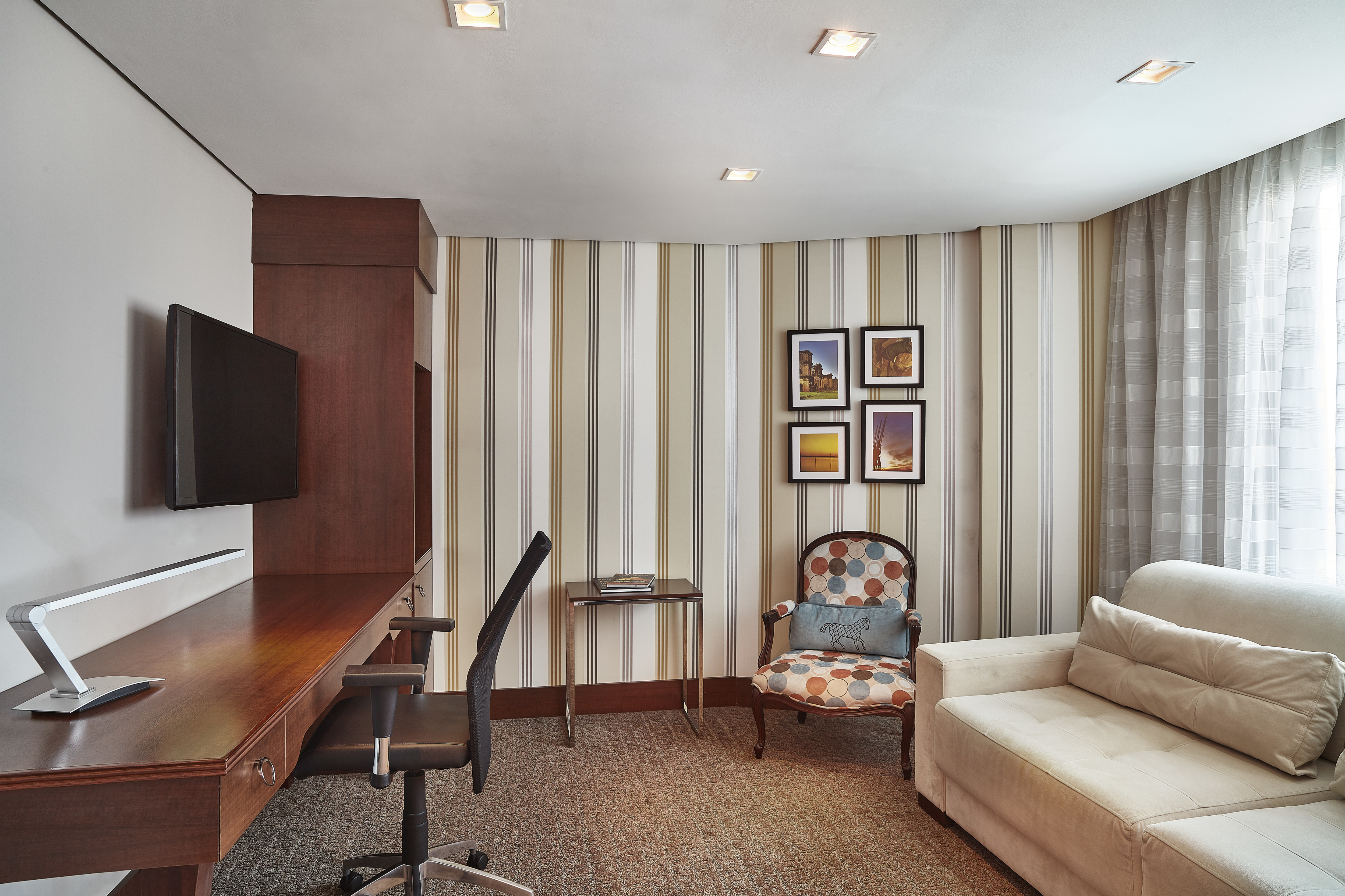 Executive Suite Lounge Area