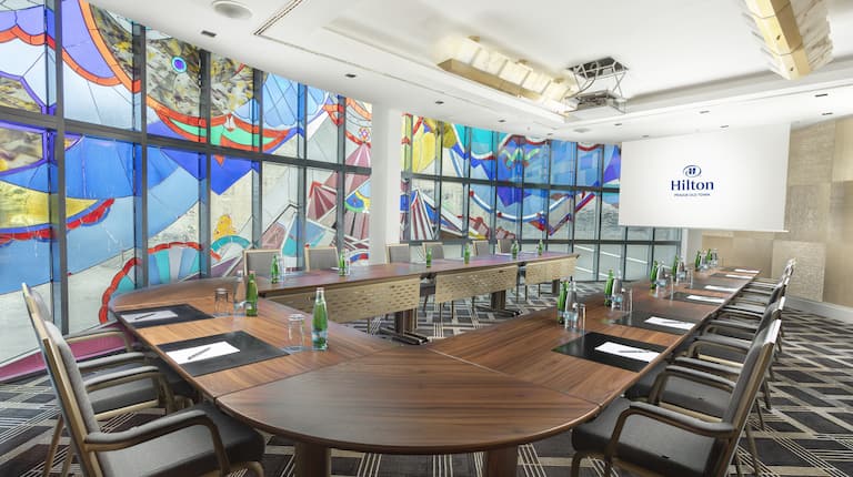 Vivaldi meeting room with stylish glass wall