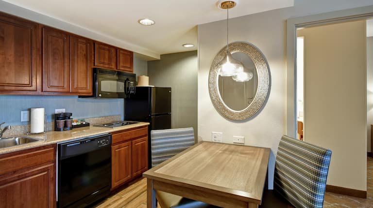 Suite Kitchen and Dining Table