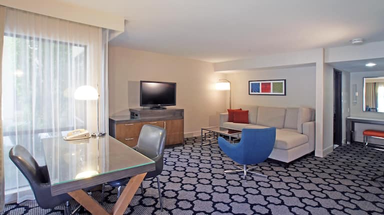 Standard King Living Area