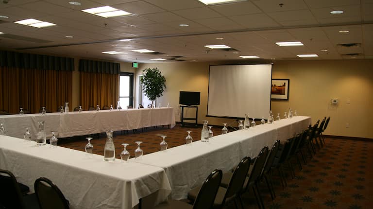 Meeting Room U-Shape Style