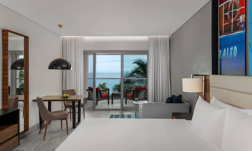 King Guestroom With Ocean Front-previous-transition