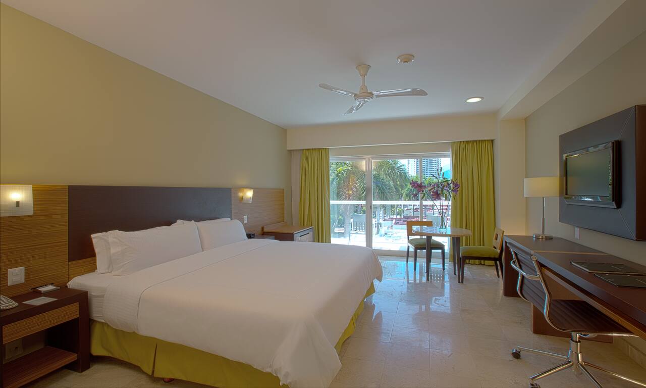 1 King Bed Deluxe Resort View