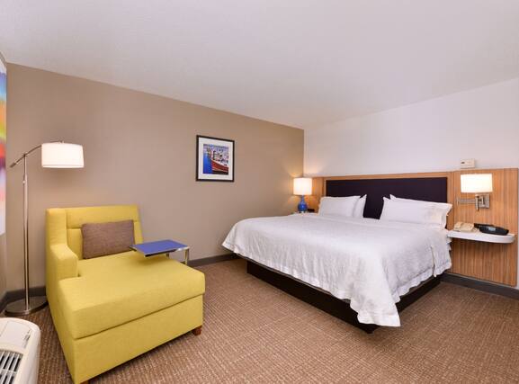 Hampton Inn and Suites Plymouth - Image3