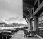 Venkovní terasa s jídelními stoly