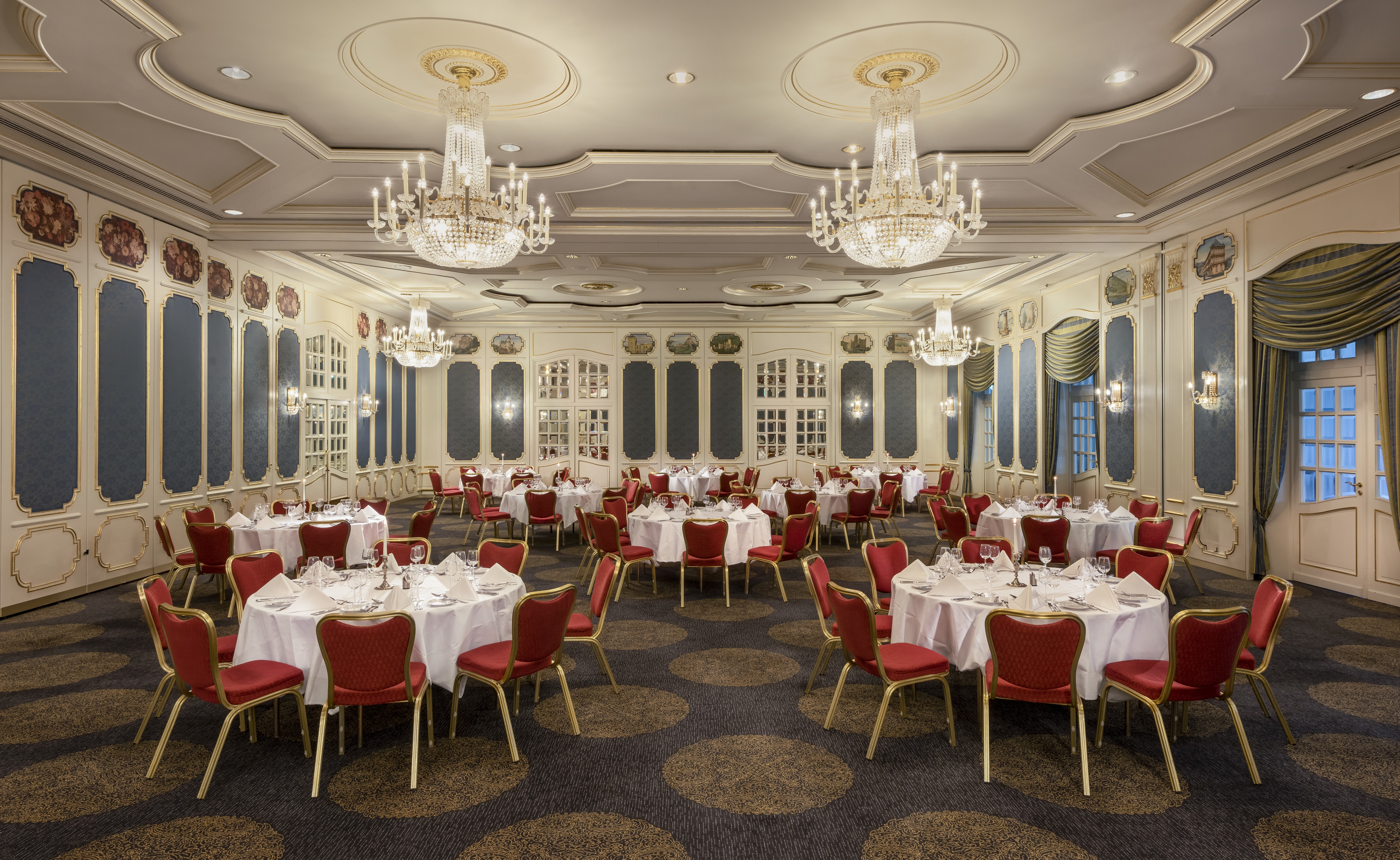 ballroom with round tables and chairs